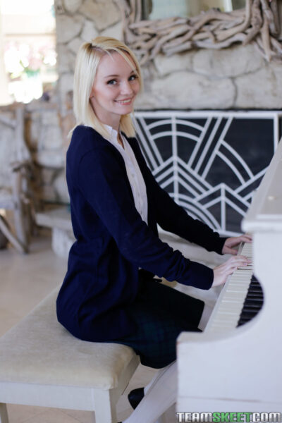 Delicious blonde Sammie Daniels strips to her socks and plays piano Image #2