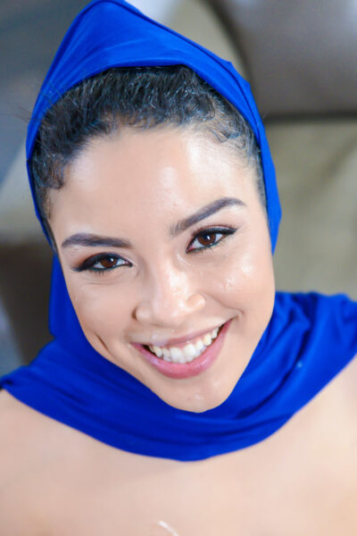 Hottie Maya Bijou pays the movers with deepthroat cowgirl ride in head scarf Image #19