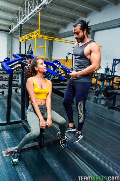 Babe Evelyn Suarez gets fucked and facialized by her tall lover Mario Leon Image #4