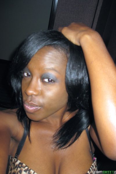 Hot ebony babe Jelly Sweets takes selfies and shows off her natural tits Image #3