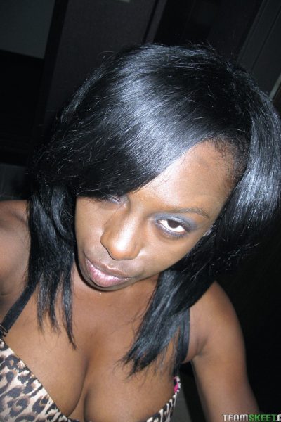 Hot ebony babe Jelly Sweets takes selfies and shows off her natural tits Image #1