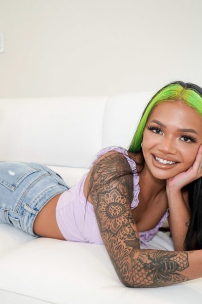 Inked teen Paisley Paige films herself blowing her stepbrother's dick Image #1