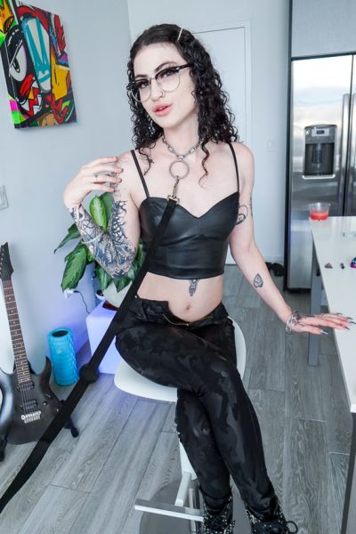 Kinky teen in glasses Lydia Black gets her throat fucked while on a leash Image #9